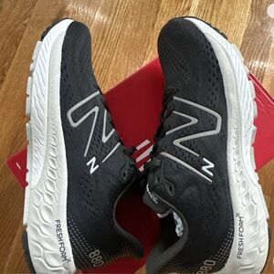 NEW BALANCE FRESH FOAM X 880V13, GREY/BLACK WOMENS SIZE 11, BRAND NEW W/BOX